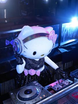 DJ HELLO KITTY