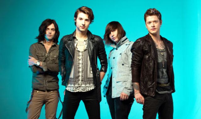 HOT CHELLE RAE JAPAN DEBUT LIVE "WHATEVER"