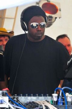 GROOVE AT HEART