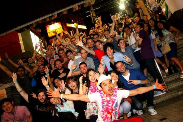 【100人規模】バー巡りインターナショナルパーティー！