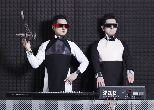 m-floの全国ツアー「m-flo TOUR 2012 SQUARE ONE」が開催